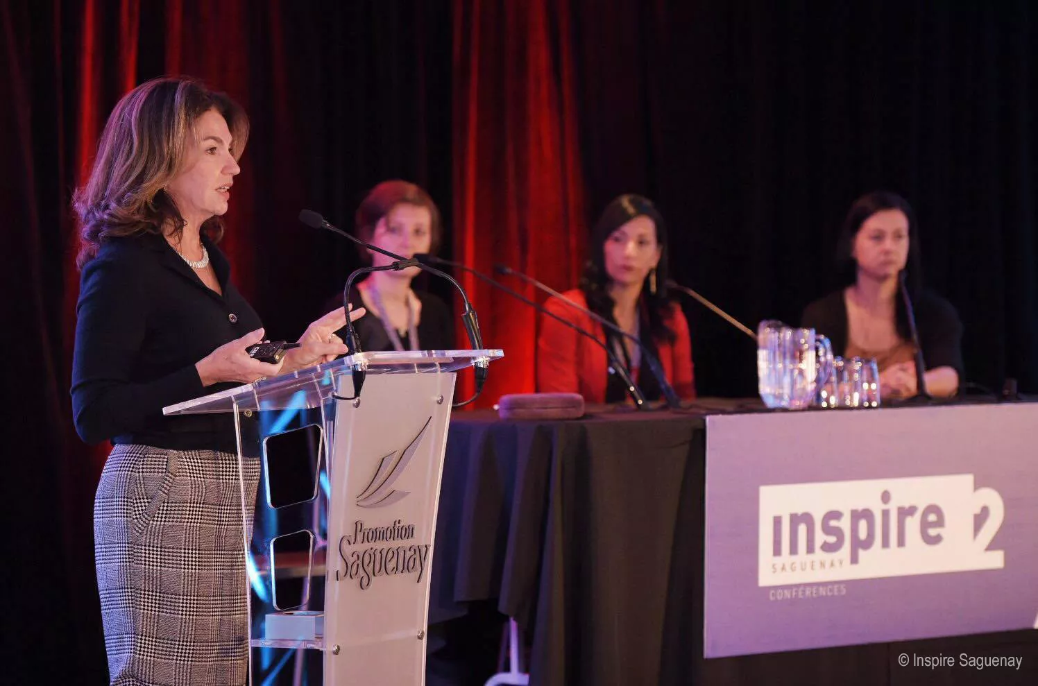 Michèle Boisvert présentant les résultats de l’Indice entrepreneurial québécois 2017 à Saguenay.