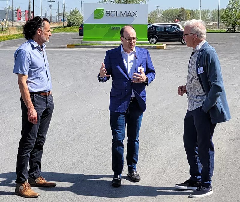 Charles Emond et Jean-Louis Vangeluwe, président et chef de la direction de Solmax répondent aux questions de Pierre Bruneau de TVA Nouvelles. 