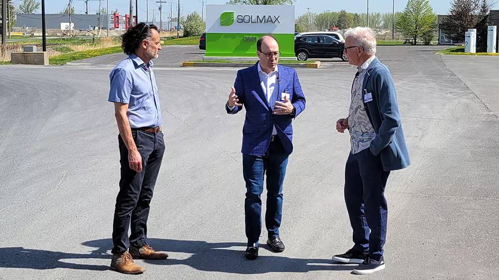 Charles Emond et Jean-Louis Vangeluwe, président et chef de la direction de Solmax répondent aux questions de Pierre Bruneau de TVA Nouvelles.